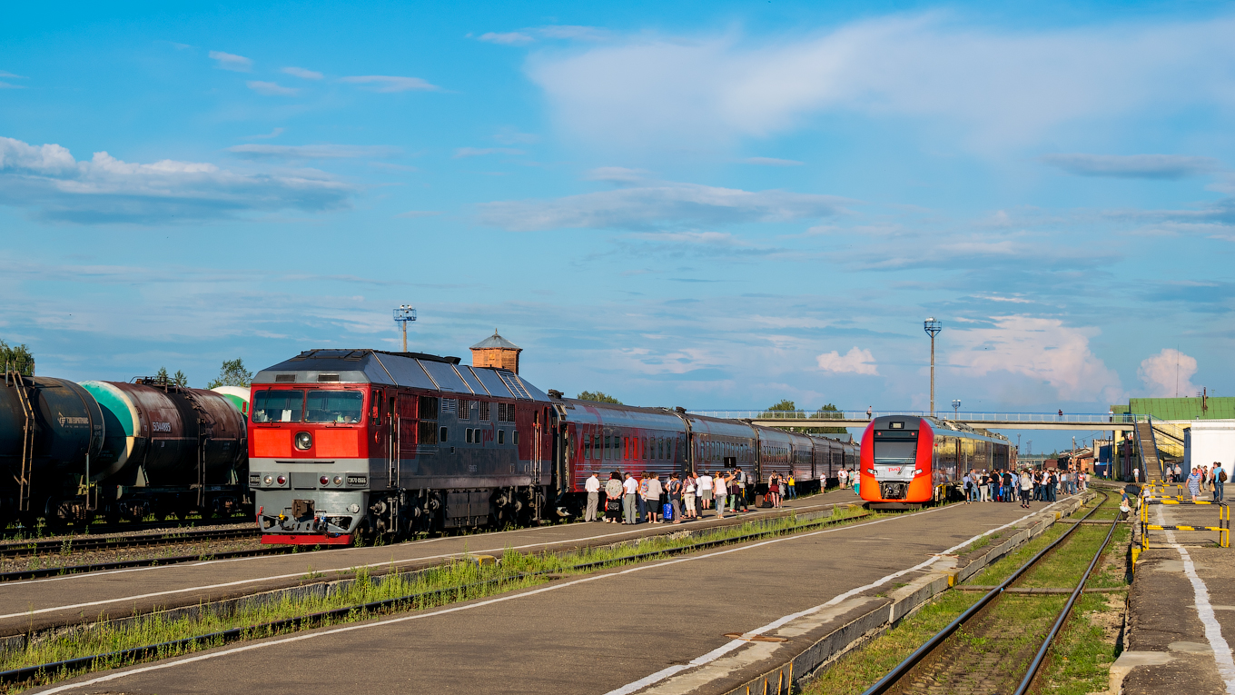 ТЭП70-0555; ЭС2ГП-002