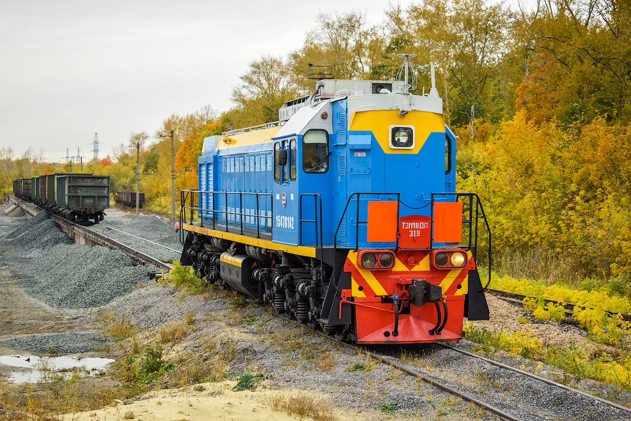 Тепловоз это. Маневровый тепловоз тэм18. Маневровый Локомотив тэм18дм. Маневровый тепловоз ТЭМ 18г. Маневровый Локомотив ТЭМ 18.