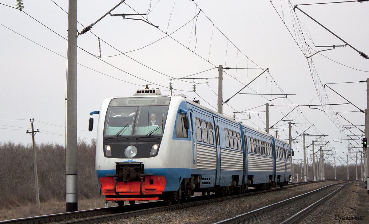 Поезд сальск петербург. Станция Куберле Ростовская область. Рельсобус Ростов Куберле. Электричка Ростов Сальск. Электрички ра2 Волгодонск.