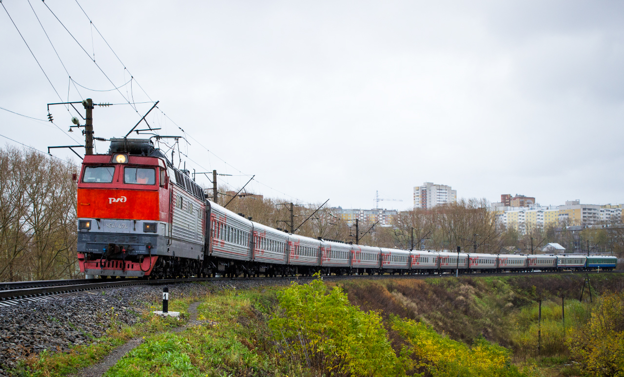 Поезд тоже. Электровоз чс4т ночью. Фото из поезда. Поезд экспресс.