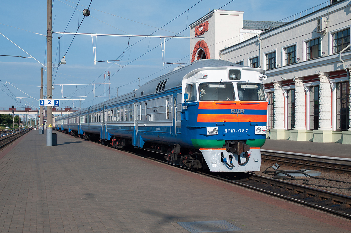 Бел жд. Др1а Орша. Дизель Орша. Поезд Орша. Пригородный поезд др 1 Орша.