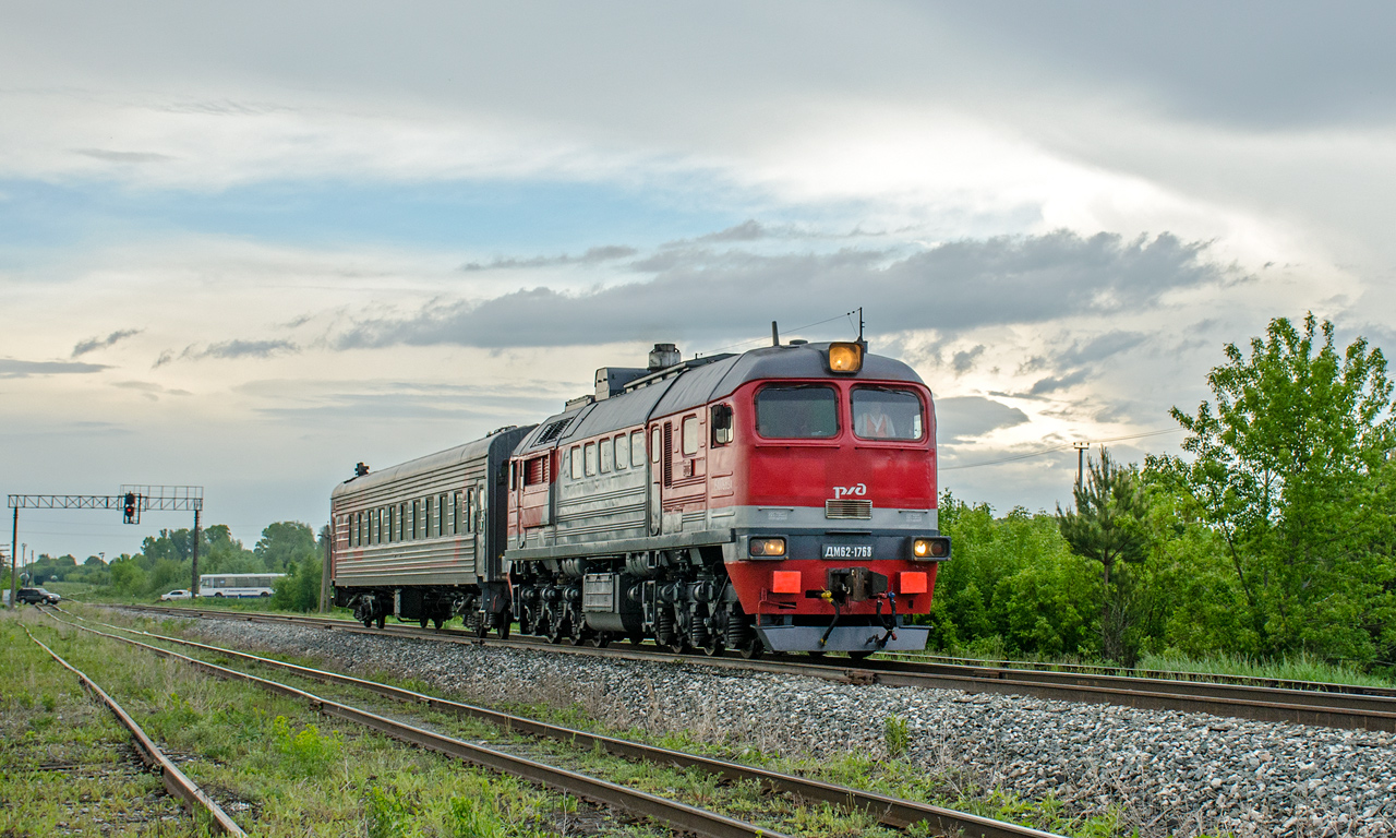 Казань янаул жд билеты. Пассажирский поезд дм62 1834. Железная дорога Нефтекамск. Дм62 БЖРК. Нефтекамск пассажирский станция.