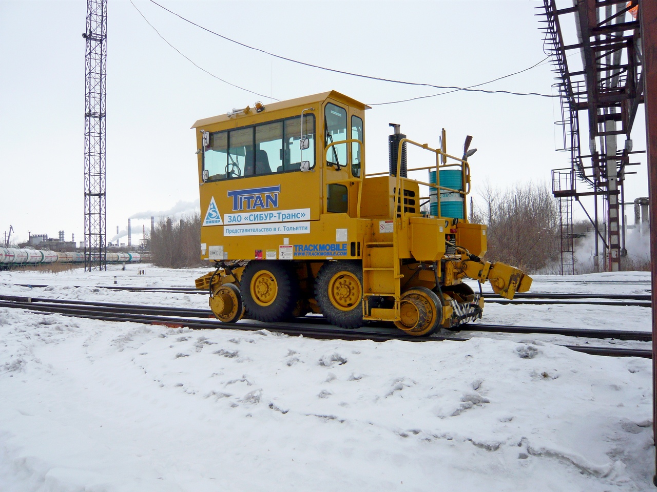 Trackmobile Titan