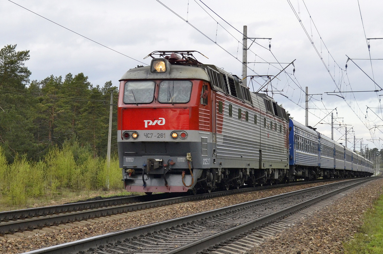 261 7 5. Чс7 226. Фото чс7 с поездом на белорусском вокзале.