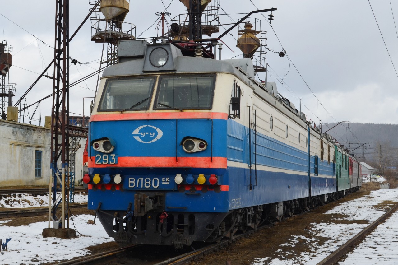 Моп электровоза. Эр31. 80 Южно-Уральская железная дорога. Тч1 Златоуст. Вл80т красный с синим.