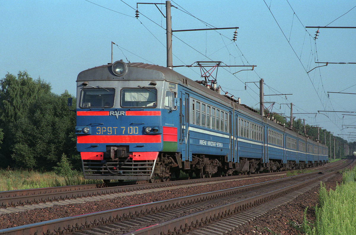 ЭР9Т-700