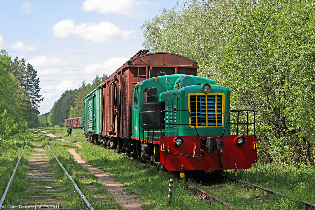 Тгк 2 вельск. Тгк2 8215. Тепловоз ТГК-2-1942. Тепловоз ТГК. Ерцево тгк2.