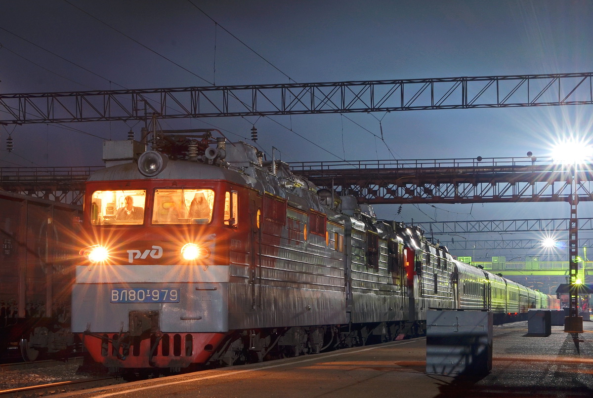 Поезд горячий ключ москва ржд. Вл80 пассажирский. Вл80с RAILGALLERY. Вл80 с пассажирским поездом. Вл80р Батайск RAILGALLERY.