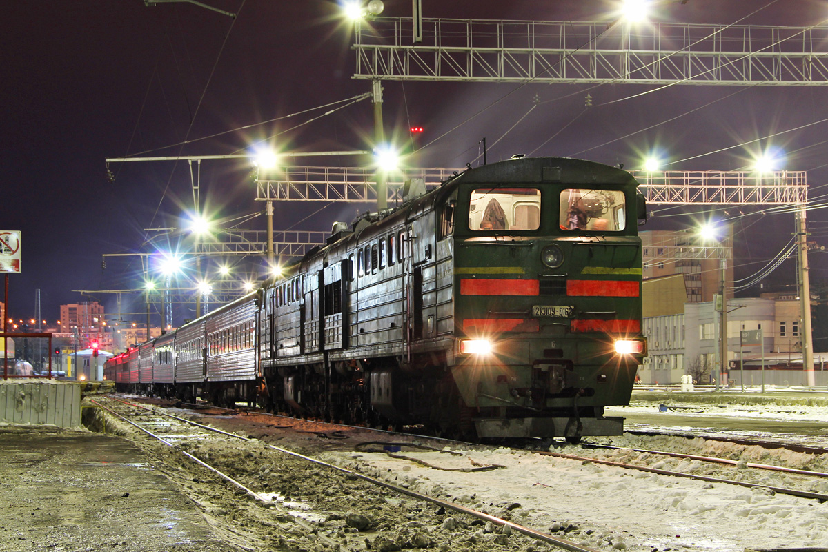 Поезда пенза 1. 2тэ10у Сура. Пенза 1 вокзал поезд Пенза. Тепловоз 2тэ10в с пассажирским поездом Бишкек. Тепловозы парк Куйбышевской железной дороги.