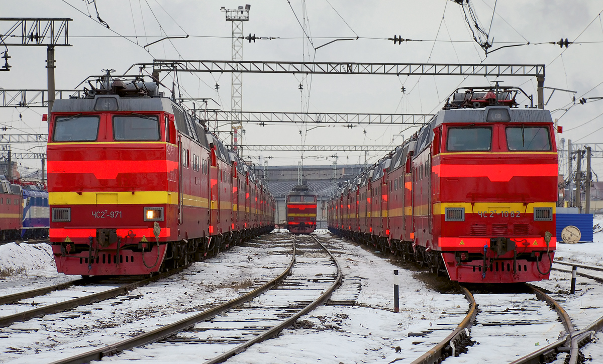 Электрички мало. Чс2т 1062. Электровоз чс2т-985. Чс2т 002. Чс2т Санкт-Петербург.