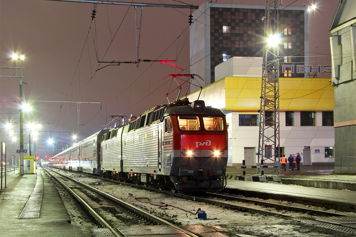 Москва сура. Фирменный поезд Сура 051й Пенза. Сура 052й. Пензенский вокзал Сура поезд. Фирменный поезд «Сура» 052.