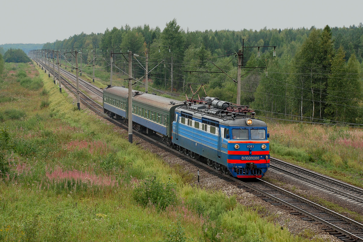 Электричка раздолье. Вл60 Вологда. Пригородный поезд Шарья-буй. Вл60к 1049. Станция Шарья Северной железной дороги.