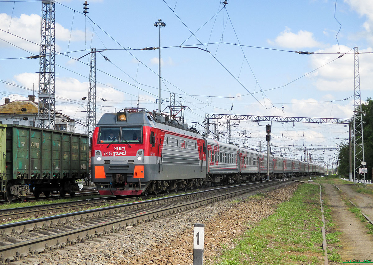 Поезд 252 владикавказ санкт петербург. Эп1 Дальневосточная ЖД. Станция Уром. Поезд Владикавказ. Станция Уром Удмуртия.