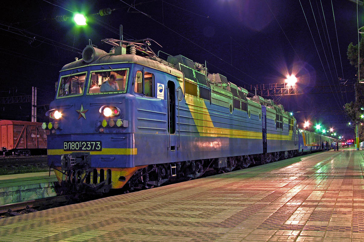 Жд тараз. Станция Тараз Казахстан. Манкент Казахстан ЖД вокзал. Станция Джамбул. Поезд Джамбул Казахстан.