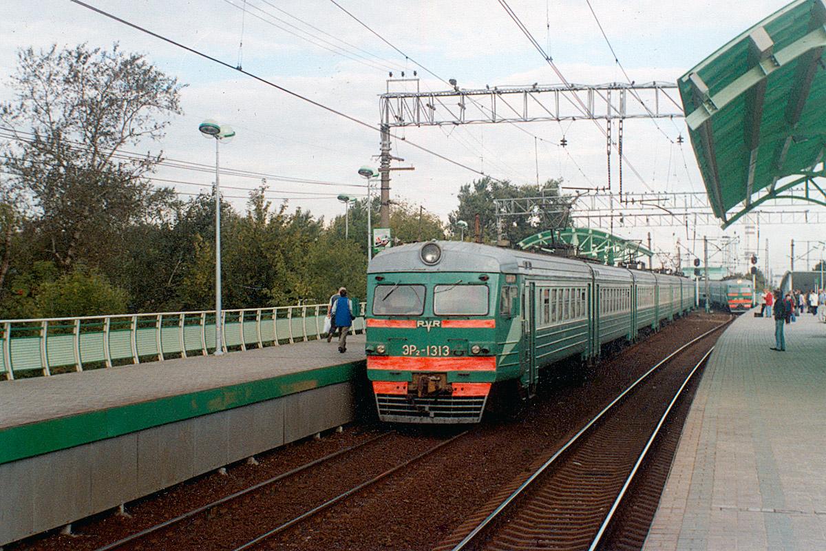 Барыбино расторгуева. Эр2 1313. Электричка фото. Нулевой поезд. Электрички нулевых.