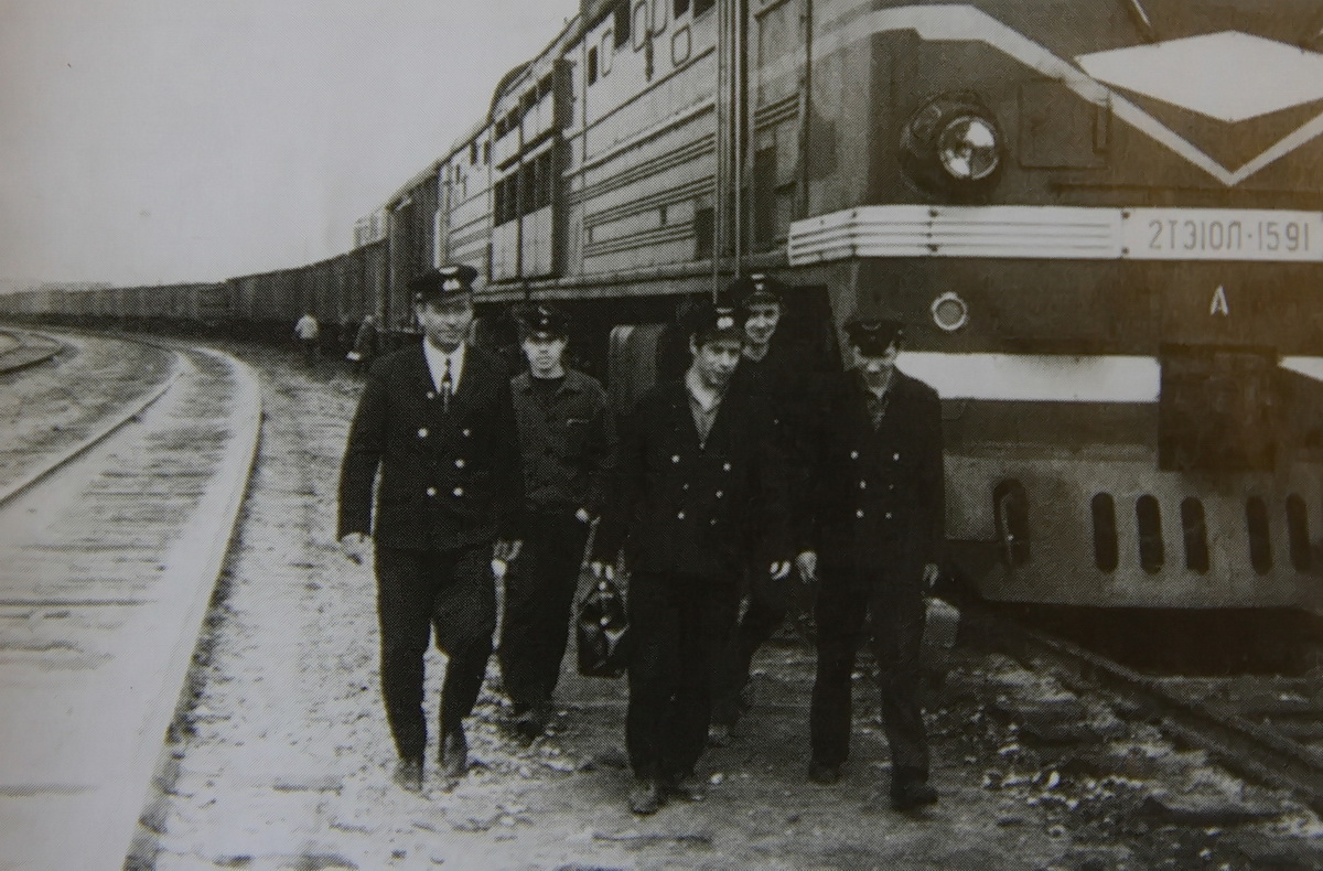 Поезд няндома архангельск. Депо Исакогорка Архангельск. Локомотивное депо Няндома. Локомотивное депо Коноша. Няндома Архангельская область депо.