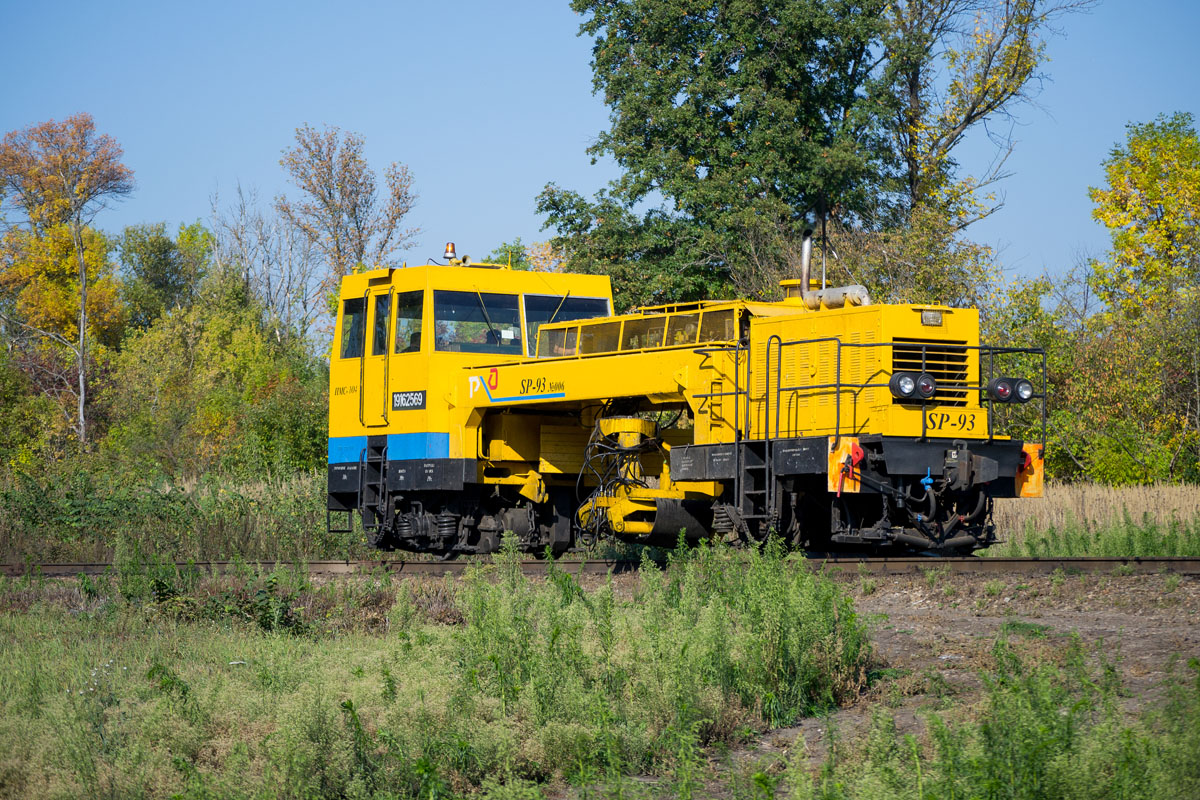 Электрички хотынец брянск. Путевая машина SP-93r. СП-93р кусторез. Кусторез SP-93. Кусторез Железнодорожный СП-93.