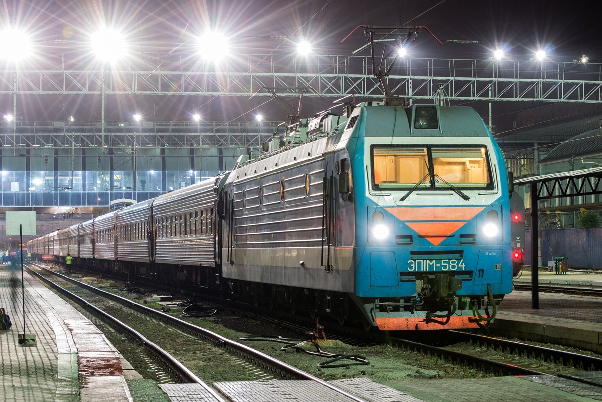 Электрички железнодорожный. Эп1м-584. Эп1м Мурманск. Поезд на станции. Пассажирская станция.