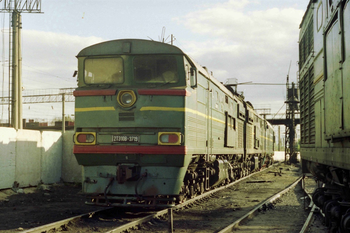 2ТЭ10В-3719