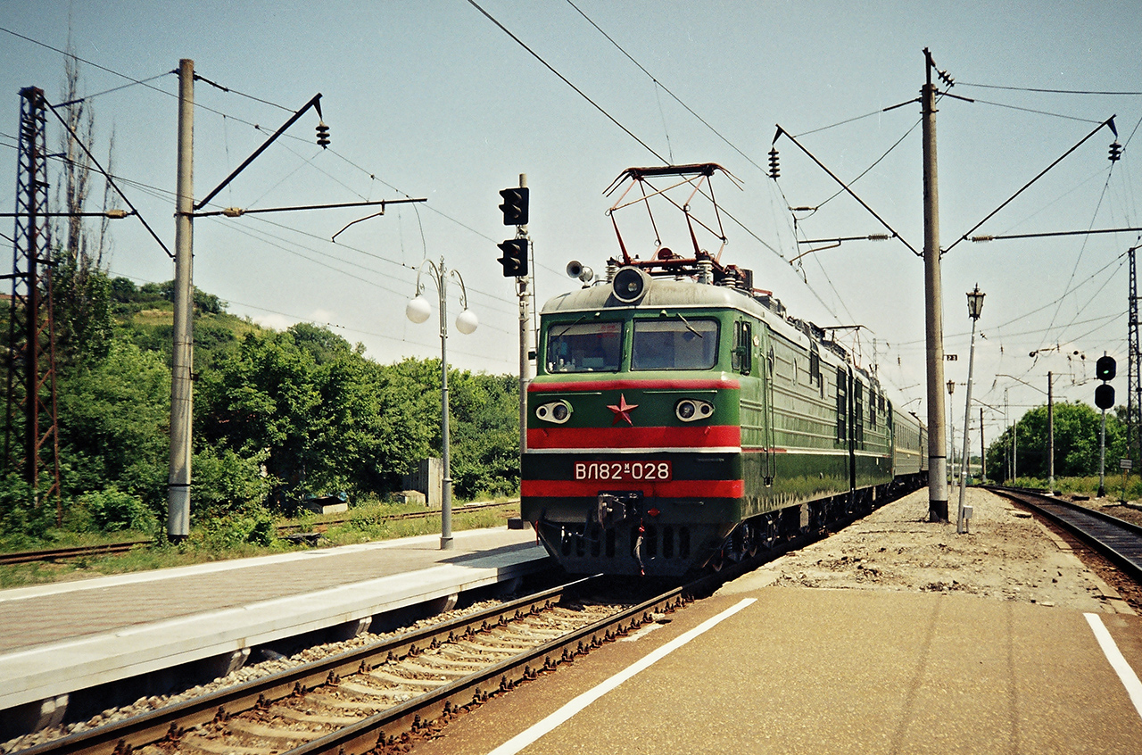 ВЛ82М-028