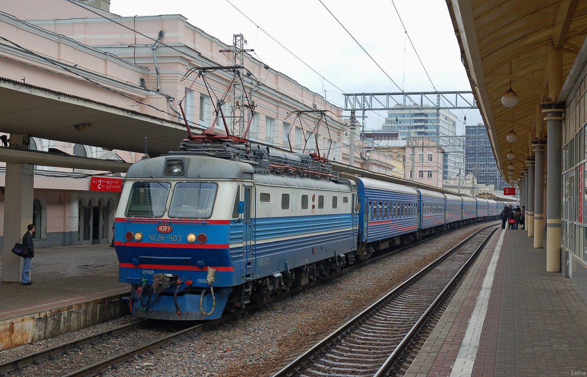 Москва донецкая. Чс2-503. Электричка эр2т и электровоз чс2к. Электричка Донецк-Москва. Поезд Москва Донецк.