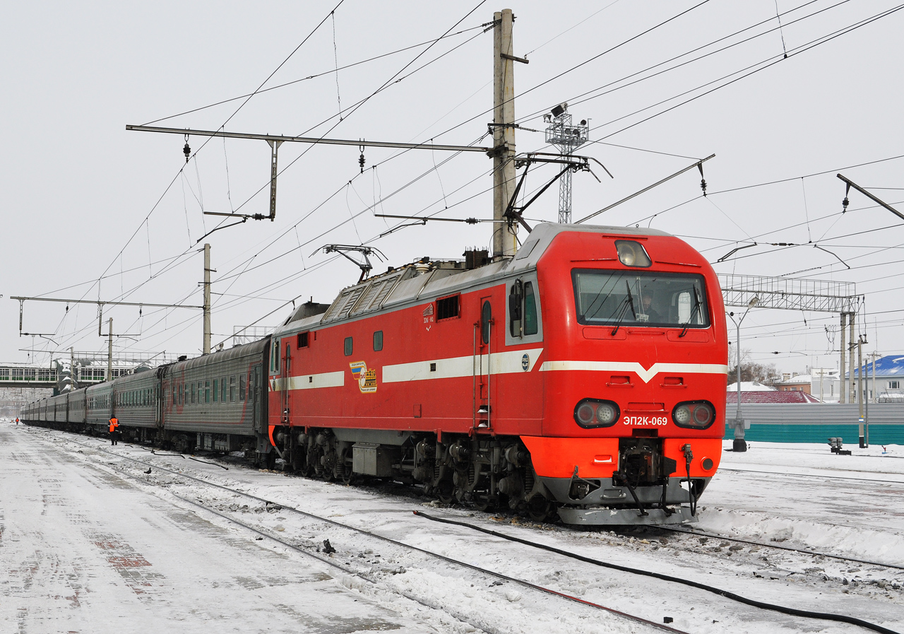 Омск нижневартовск. Эп2к Омск. Эп2о 069. Поезда России эп2к 166. Поезд Омск Нижневартовск.