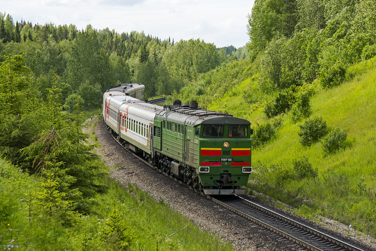 Фото поезда ржд в пути летом