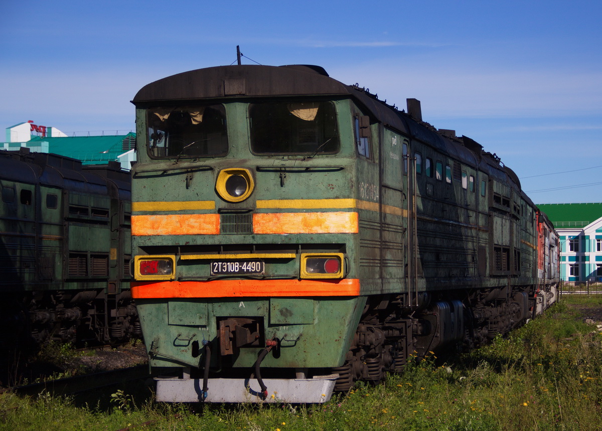 Поезд няндома архангельск. Депо Няндома. Депо Няндома фото. Памятник тепловозу в Няндоме. Станция Няндома 2023.