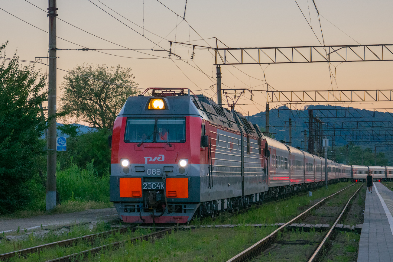 Электрички горячий. 2эс4к 113 горячий ключ. Станция горячий ключ 2эс5. Станция горячий ключ Краснодарский край вл80к. 2эс4к-085.