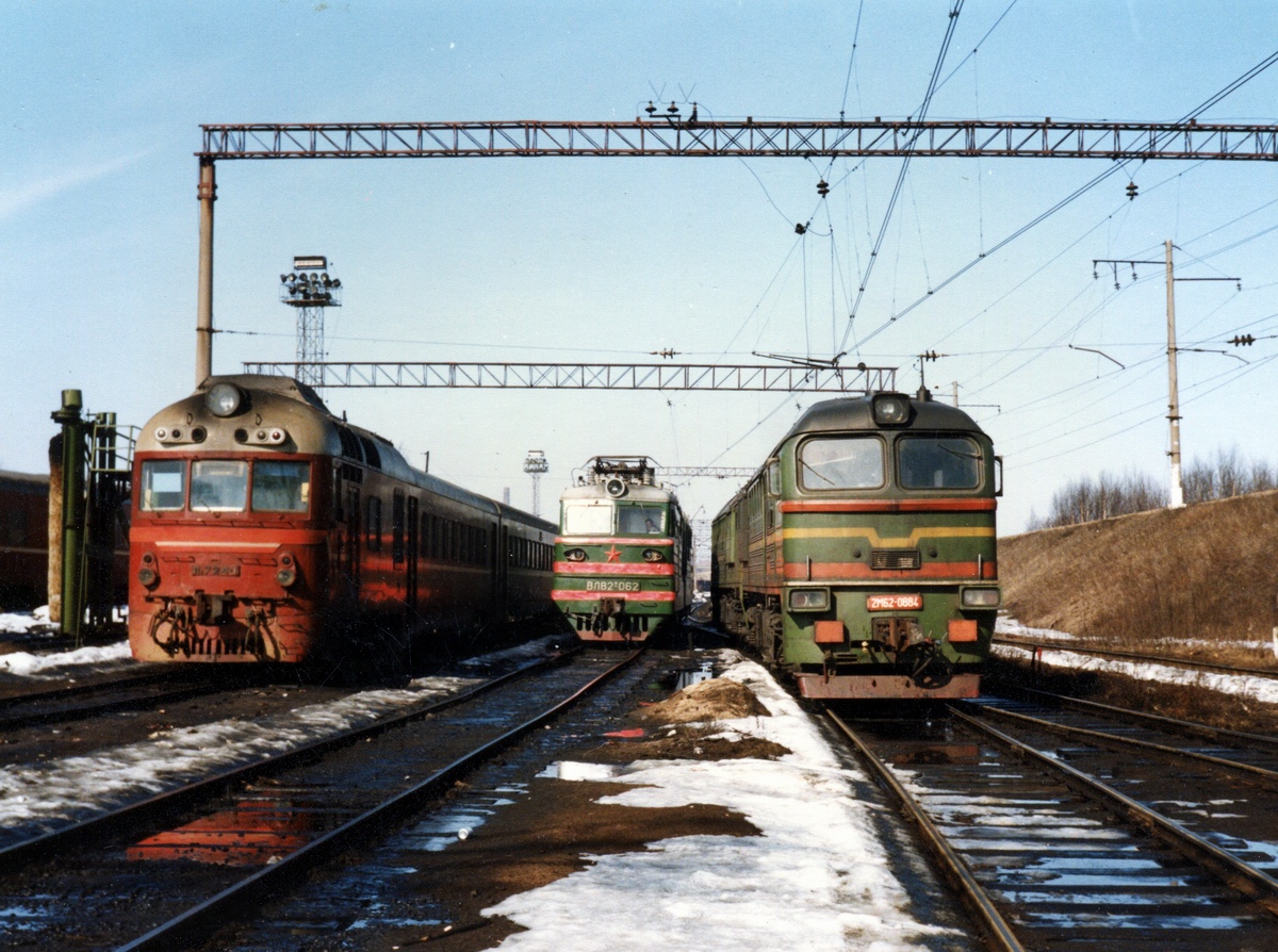 Д1-724; ВЛ82М-062; 2М62-0884