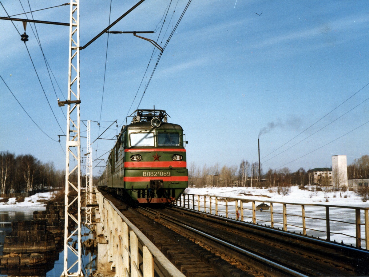 ВЛ82М-069