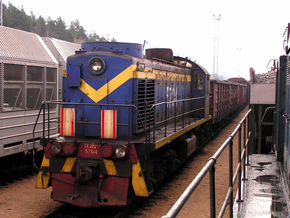 ТЭМ2-5704