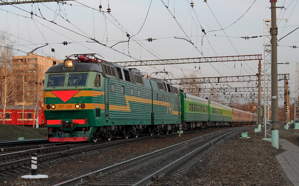 Жд поезда курск. Чс7 депо Москва-пассажирская-Курская. Чс7-038. Чс7-275 в лесу. Чс7-235.