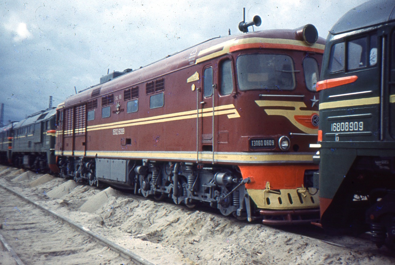 ТЭП60-0609; 2М62-0445