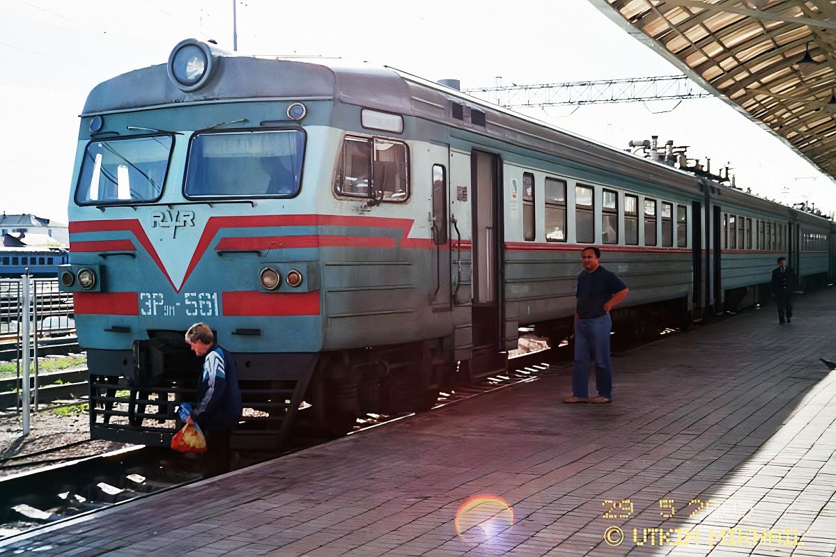 ЭР9М-561