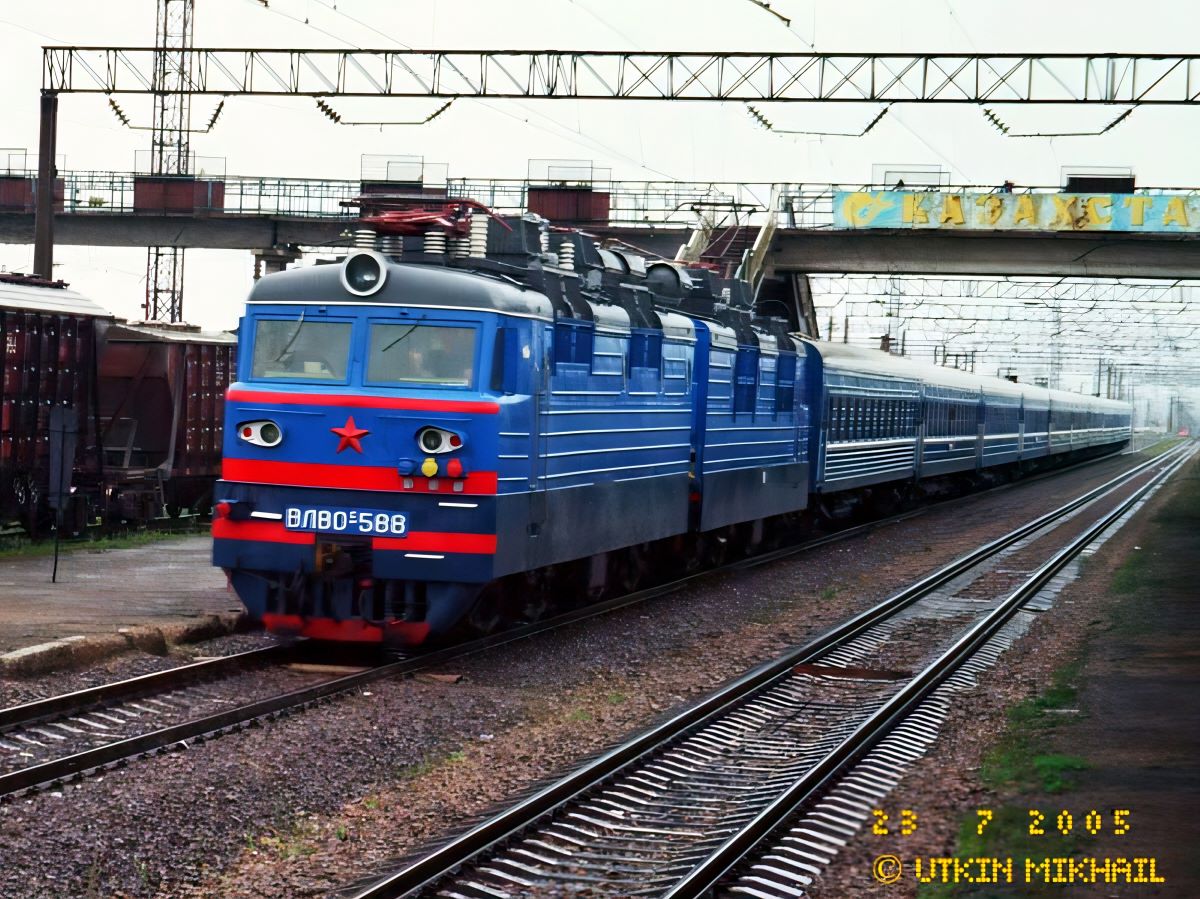 ВЛ80С-588