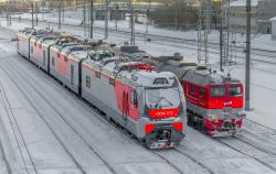 2М62У-0030 (Moscow Railway); 4ЭС5К-072 (Far Eastern Railway)