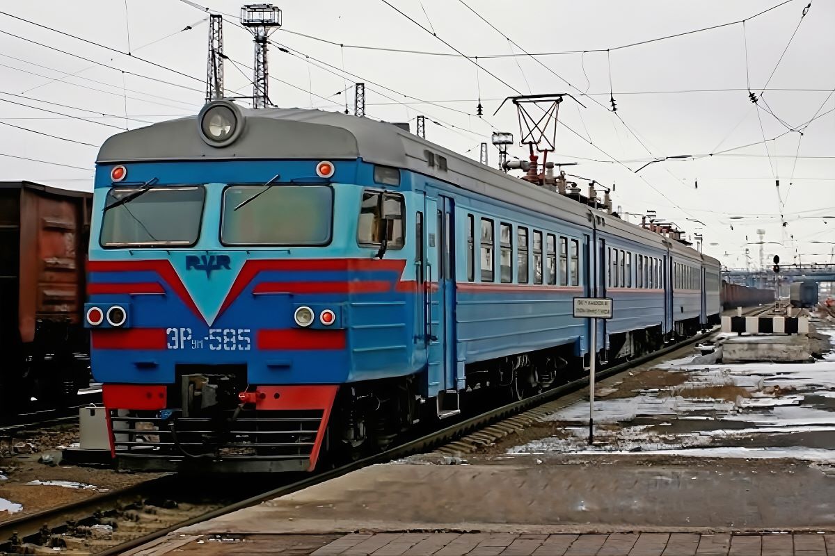 ЭР9М-585