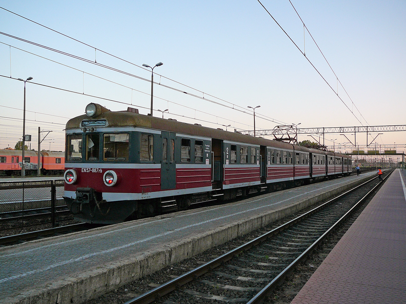 EN57-887