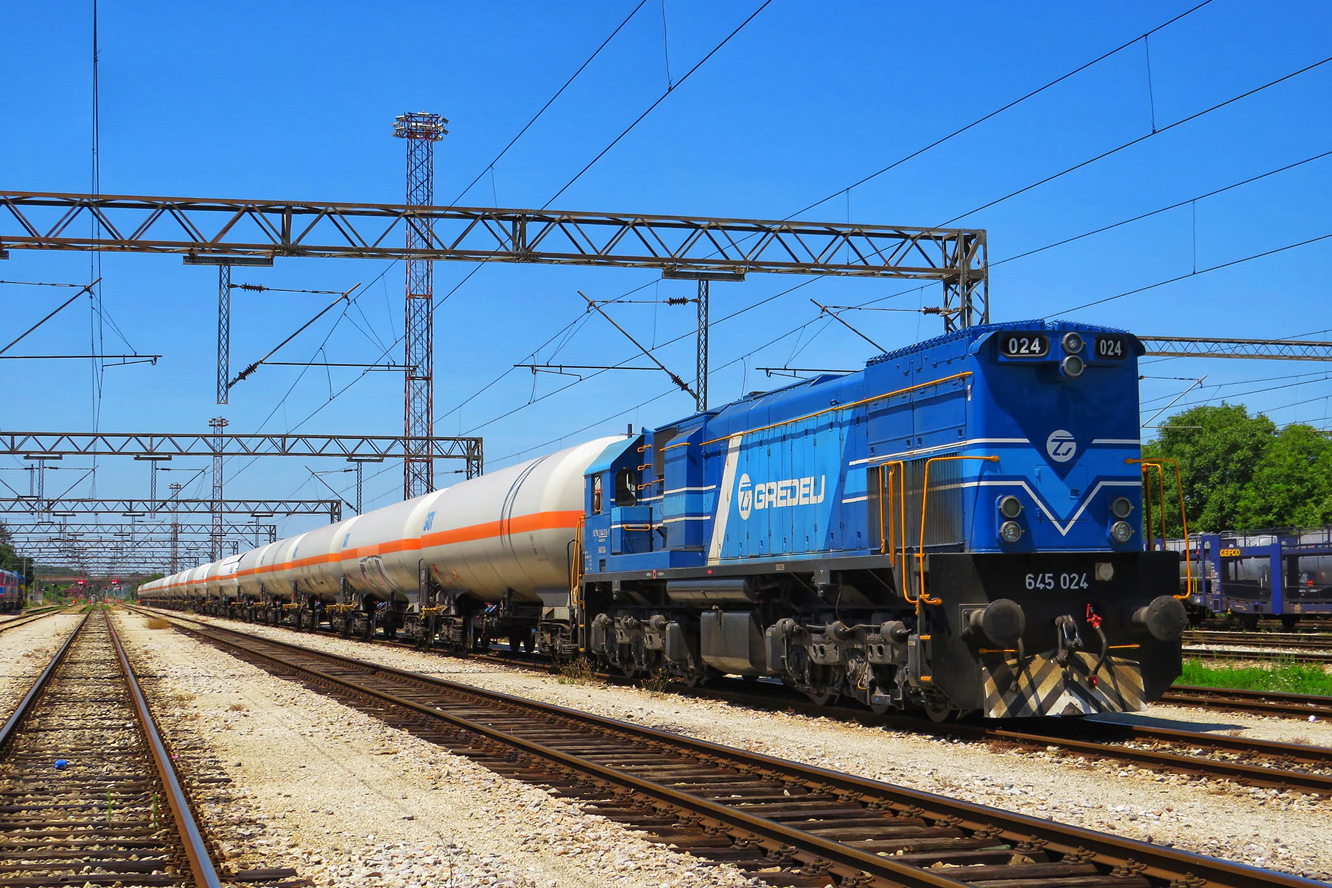 645 024