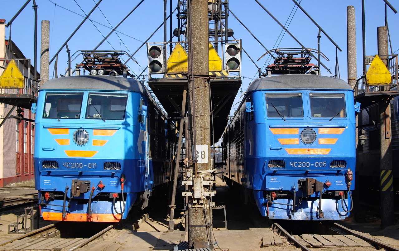 ЧС200-011; ЧС200-005