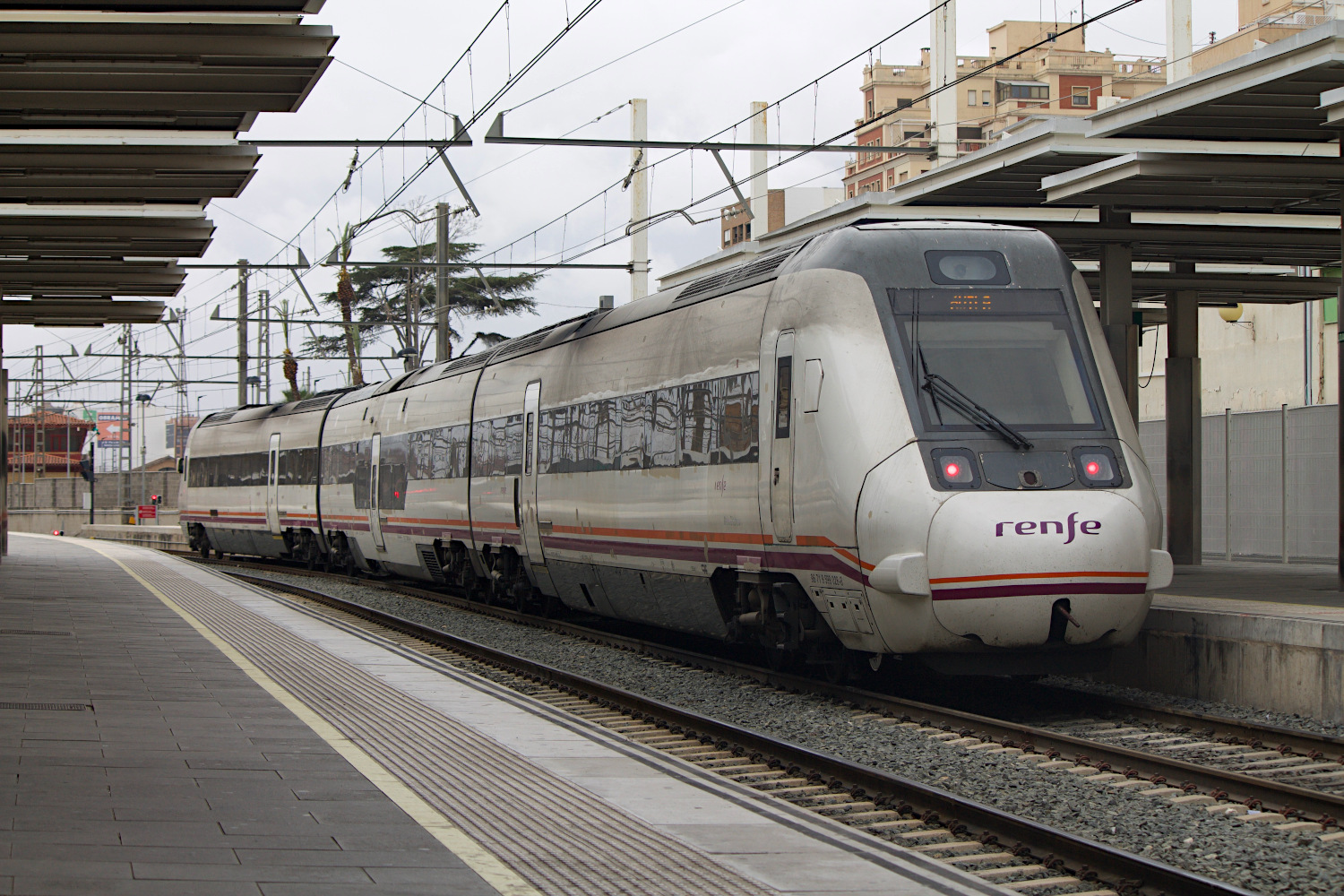 599 028