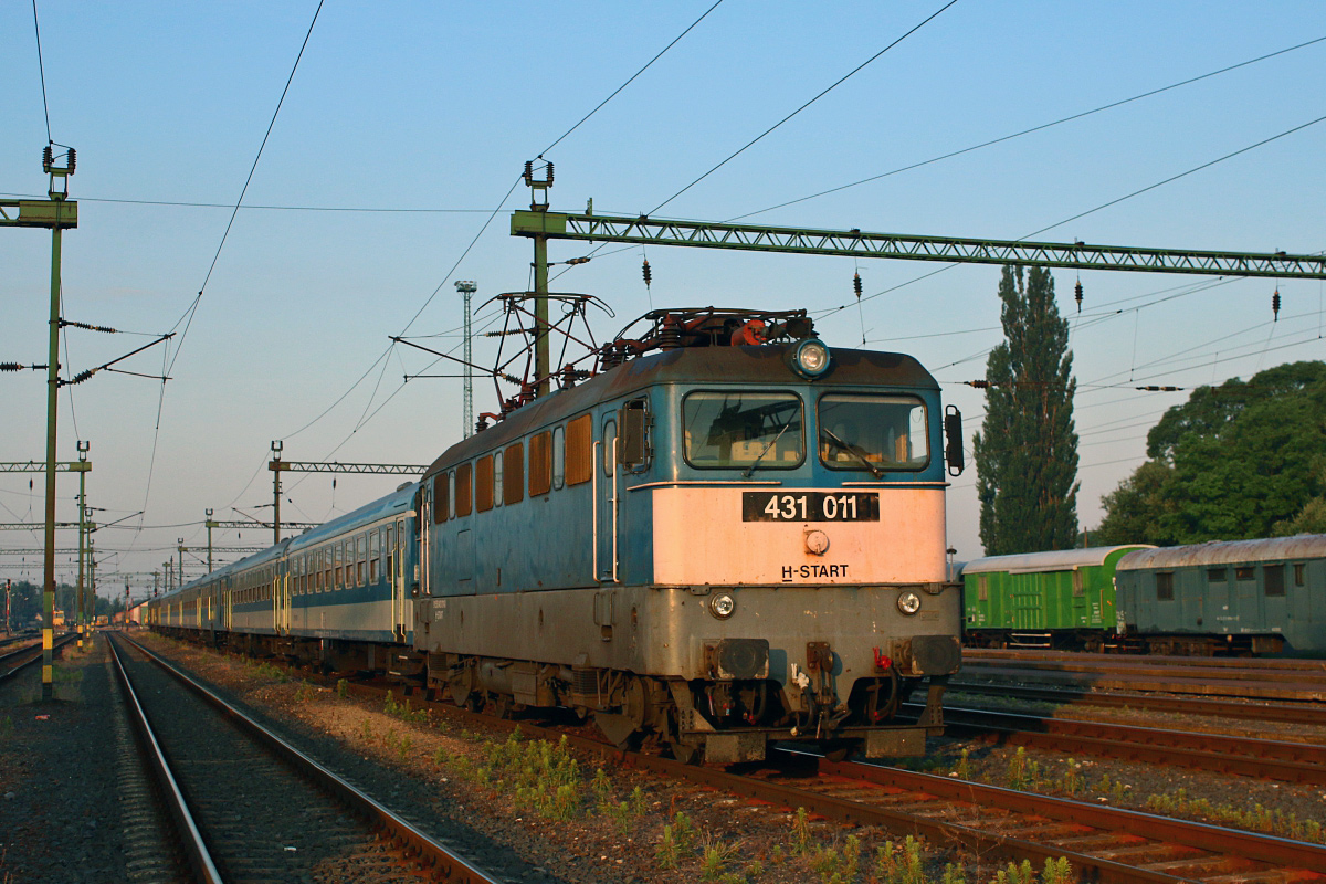 431 011