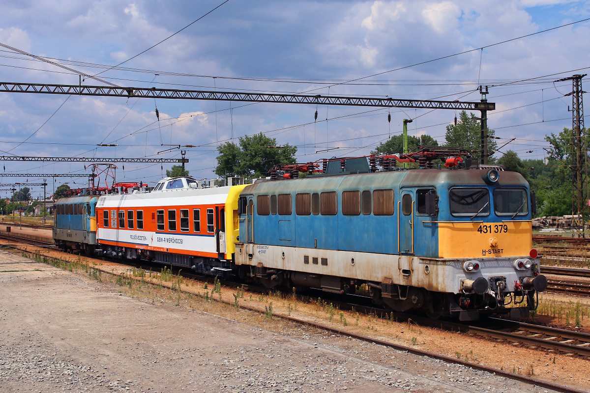 431 379