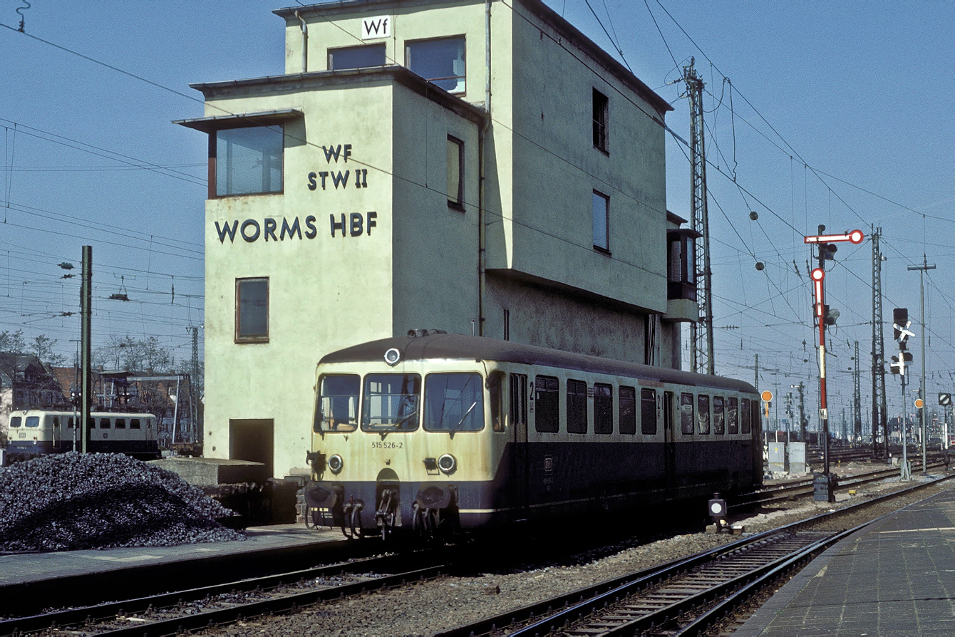 515 526-2