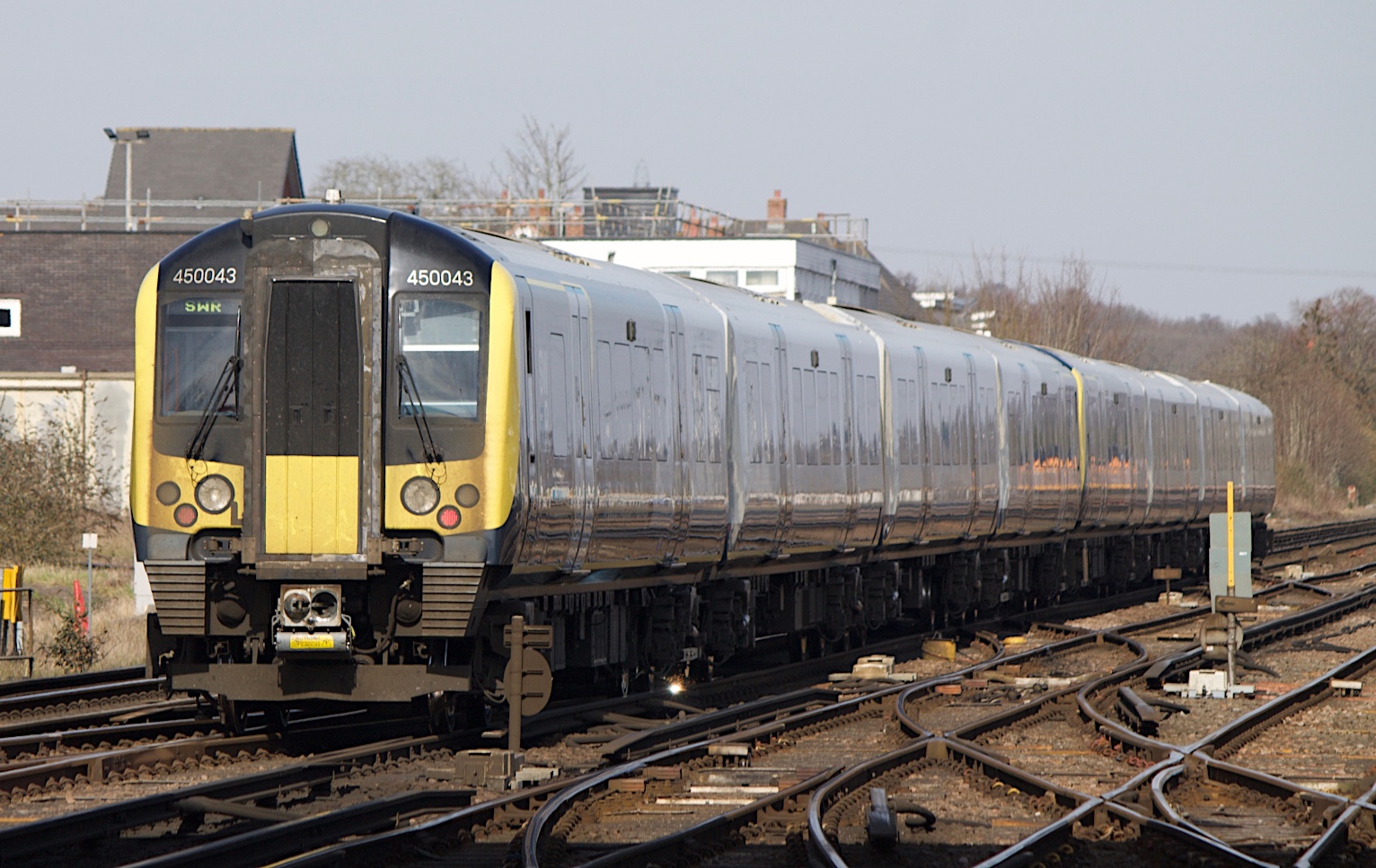 450043