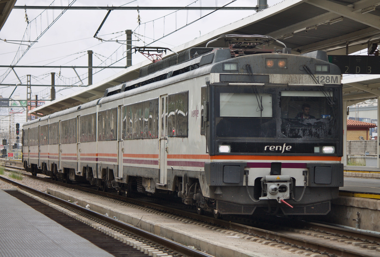 470 128