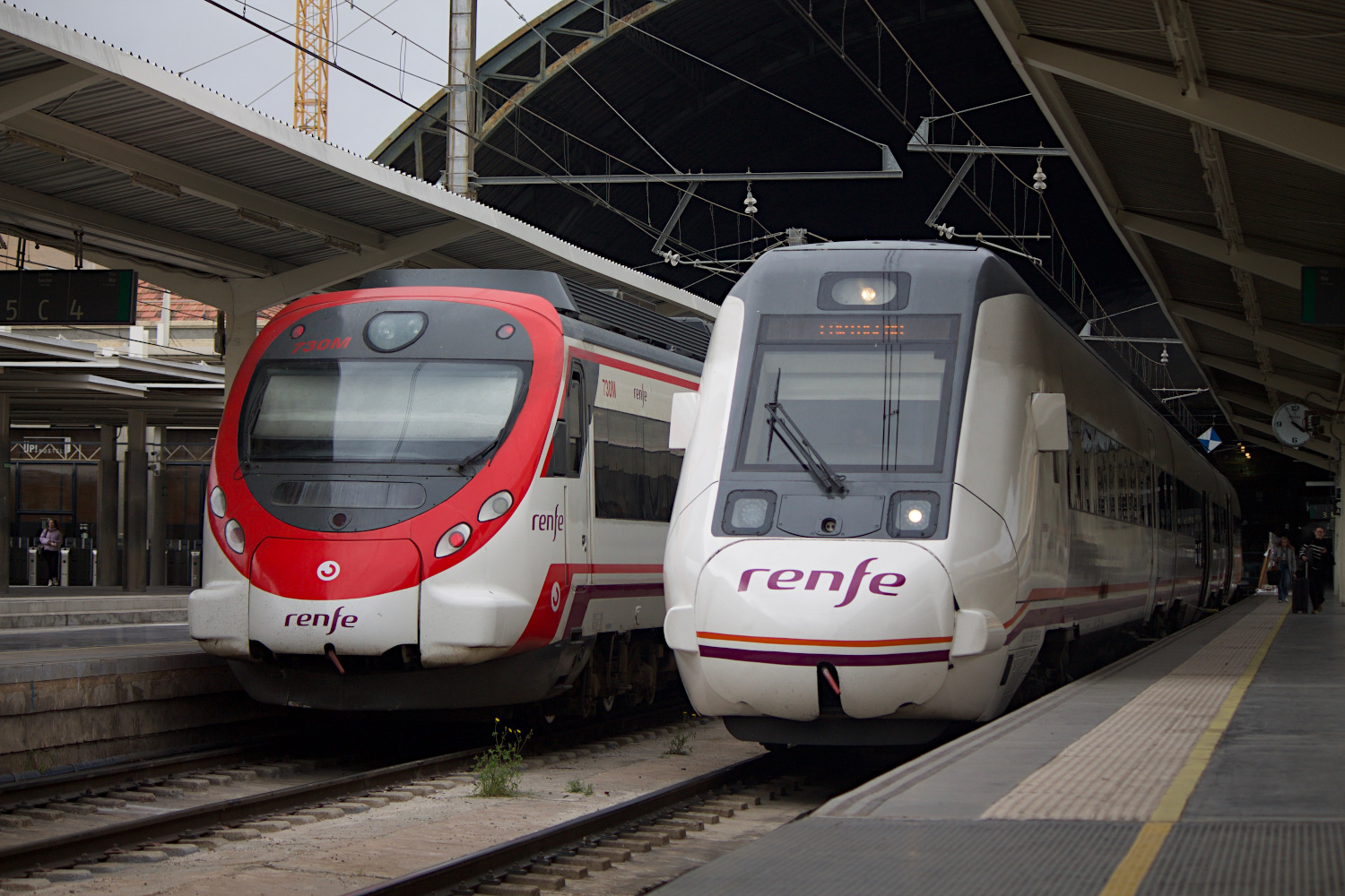 464 230; 599 090