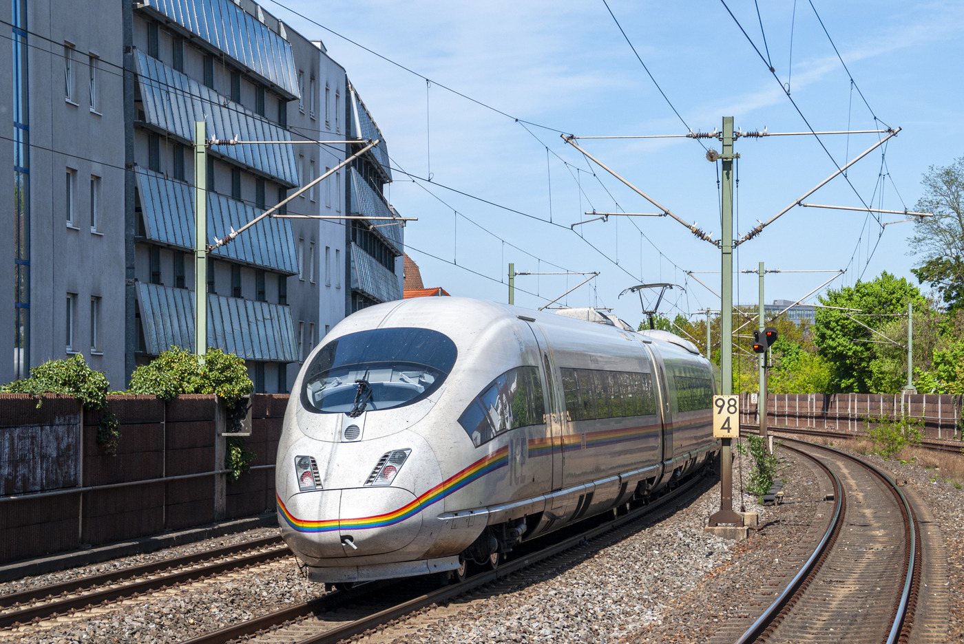 403 026