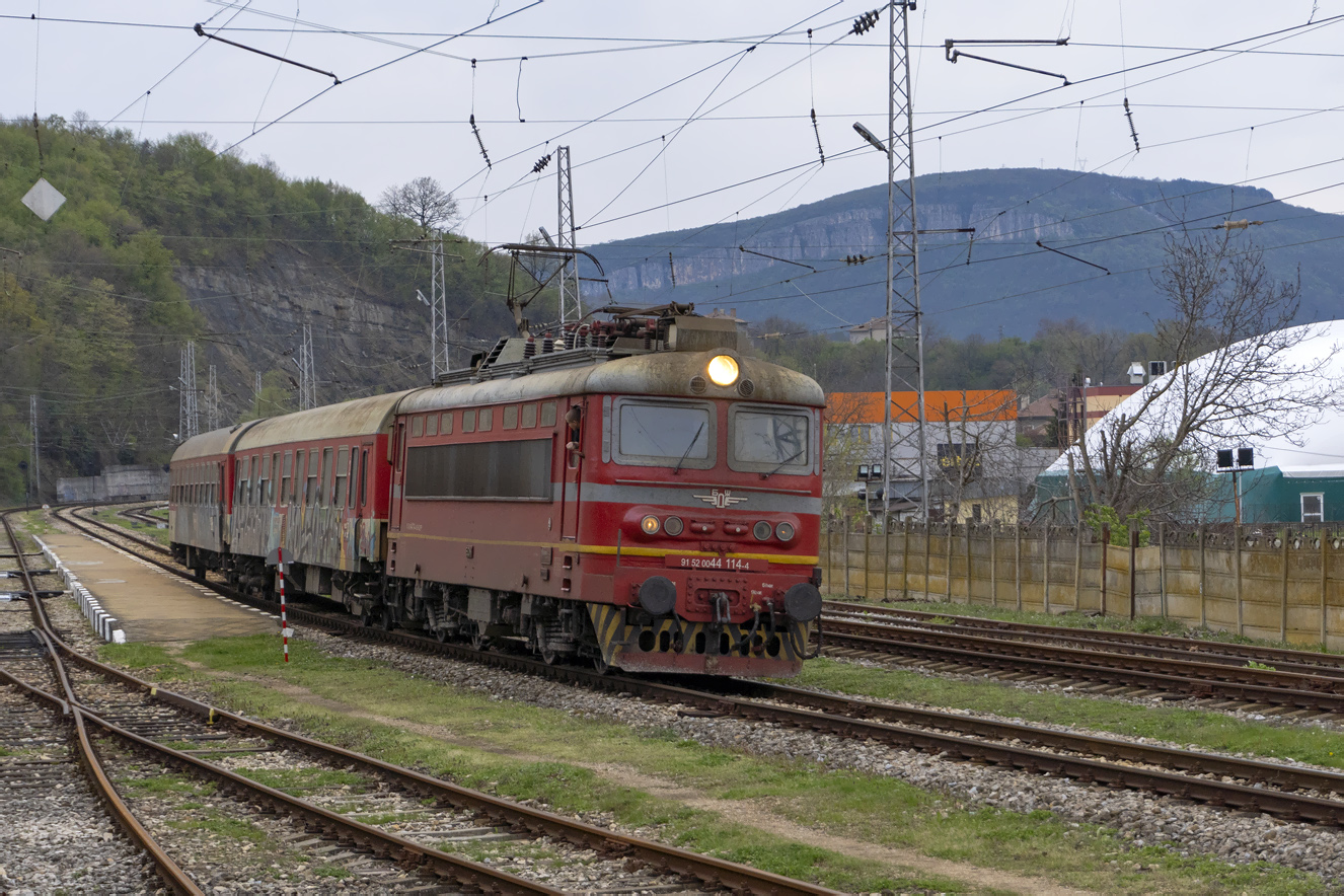 44 114